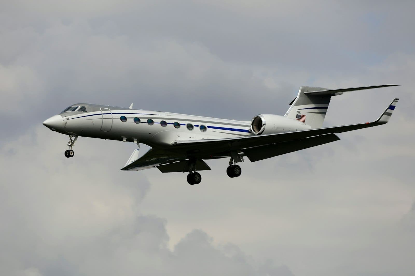A Gulfstream G550 ultra-long-range jet climbing away